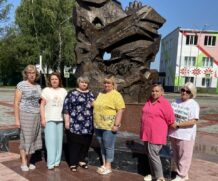 Посещение памятного знака жертвам геноцида белорусского народа по улице Ровчакова.